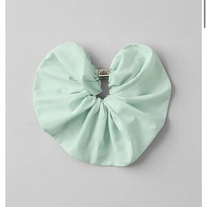 NWT ALO Bead It Oversized Scrunchie, Spearmint